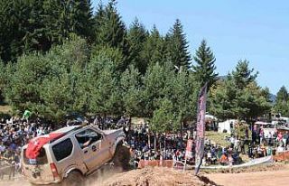 Artvin’de bin 200 rakımlı Kafkasör Yaylası’nda...