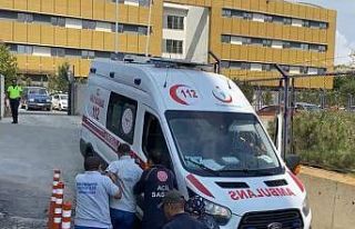 Ayağının üzerinden araç geçen temizlik işçisi...