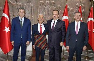 Aydın’da 55 yıllık taksi şoförü yılın ahisi...