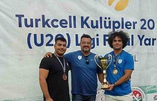 Aydınlı sporcular çekiç atmada başarıya doymuyor