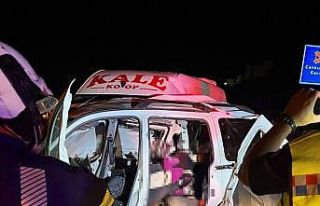 Aynı bölgede peş peşe 5 kaza, 12 araç birbirine...