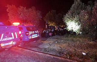 Ayvacık’ta 37 kaçak göçmen ile 2 organizatör...