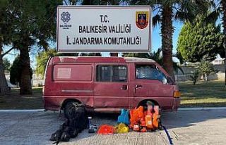 Ayvalık’ta 3 organizatör ve 58 düzensiz göçmen...