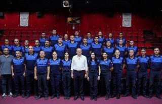 Ayvalık’ta Başkan Ergin zabıta memurlarını...