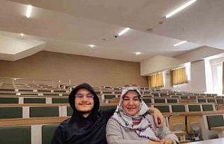 Azmin zaferi: 3 çocuk annesi 3. üniversiteye oğlu...