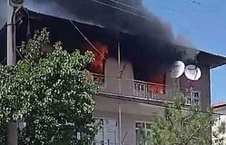 Babasından para alamayınca evi ateşe verdi