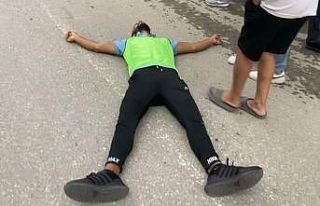 Bağda çalışıp üzüm için koştular