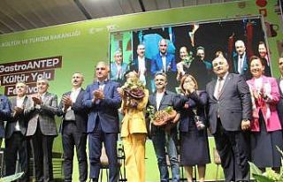 Bakan Ersoy: "Şehirlerimiz gastronomide denizde...