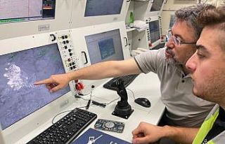 Bakan Yumaklı, Antalya’daki yangını İHA Komuta...