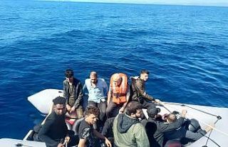 Balıkesir açıklarında 13 düzensiz göçmen kurtarıldı