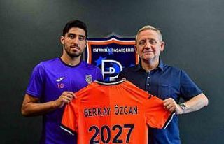 Başakşehir, Berkay Özcan’ın sözleşmesini 2027’ye...