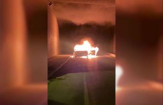 Başakşehir’de otomobil alev topuna döndü, o...