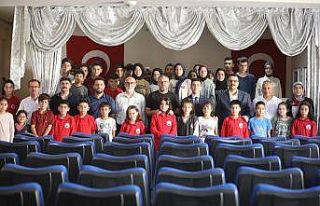 Başkan Akgedik öğrencileri yalnız bırakmadı