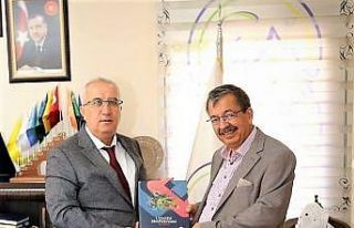 Başkan Arslan’dan Hayati İnanç’a anlamlı hediye