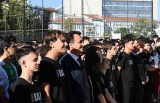 Başkan Dündar, öğrencileri yalnız bırakmıyor