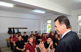 Başkan Dündar, yeni haftaya okulda başladı