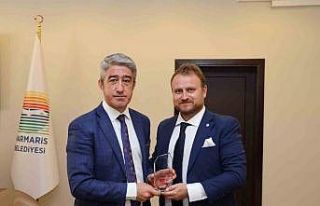 Başkan Oktay’a plaket