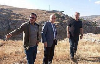 Başkan Pekmezci taş kesme ve fileleme çalışmalarını...