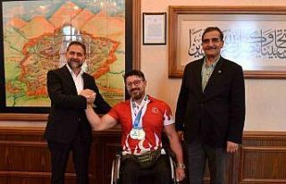 Başkan Uçar şampiyonu kutladı