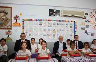 Başkan Yılmaz öğrencilerle birlikte İlköğretim...