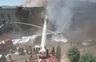 Başkentte sünger fabrikasında yangın: 1 kişi...