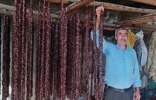 Batman’da yoğun talep gören cevizli sucuk, yüzlerce...
