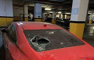 Bayrampaşa’da İSPARK otoparkında araçlara taşlı...