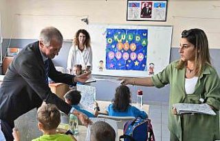 Belediye başkanı minik öğrencileri unutmadı