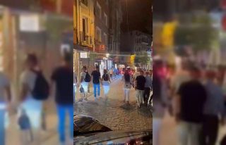 Beyoğlu’nda ilginç yankesicilik kamerada: Aracıyla...
