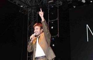 Bilecik’te Mustafa Ceceli ve Öykü Gürman rüzgarı...