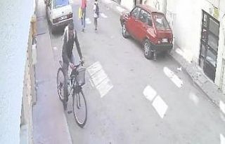Bisiklet hırsızı güvenlik kameralarına yakalandı