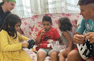 Bisikletiyle üst geçitten düşen çocuğun yüzünü...