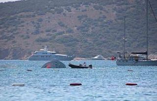 Bodrum’da 19 metrelik motoryat battı