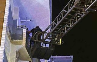 Bodrumda çıkan yangın apartmanı sardı