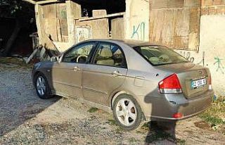 Boş yolda kaldırımdan gitti, yayalara korna çalıp...