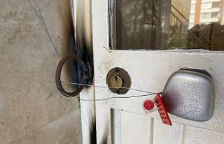 Boşaltılan 26 yıllık sitenin kapısına mühür...