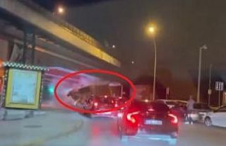 Buldozer yüklü kamyonun devrilme anı kamerada