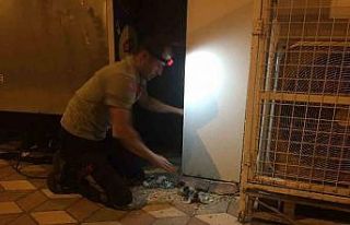 Burdur’da binanın dış cephe kaplamasının içine...