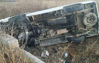 Burdur’da minibüs devrildi: 1 yaralı