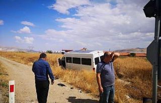 Burdur’da otomobil ile minibüs çarpıştı: 5...