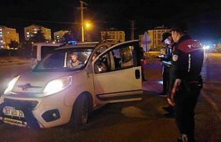 Burdur’da polisin şok uygulamasında 2 ruhsatsız...