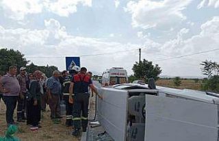 Burdur’da römork bağlı otomobil devrildi 3 kişi...