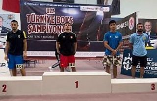 Bursa Büyükşehir Belediyesporlu boksörler Türkiye...