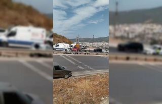 Bursa’da bariyerlere giren araç kullanılamaz hale...