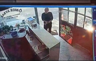 Bursa’da dükkana giren hırsız cüzdanı çalıp...