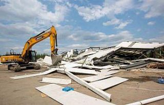 Bursa’da tarım arazilerindeki kaçak yapılar yıkılıyor