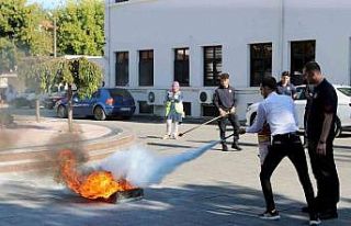 Büyükşehir çalışanları ateşe müdahaleyi öğrendi