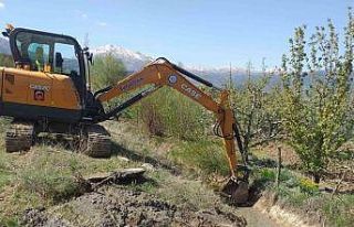 Büyükşehir sulama kanalı temizlik çalışmalarına...