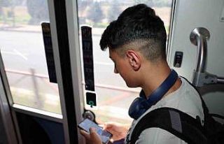 Büyükşehir’in tramvaylardaki ücretsiz internetinden...