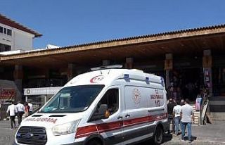 Çarşı göbeğinde esnaf arasında silahlı kavga:...